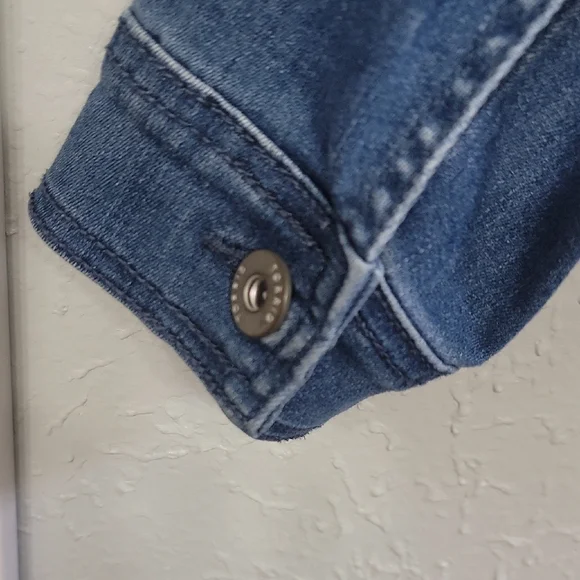 Torrid Blue Cropped Denim Jacket - Picture 4 of 4